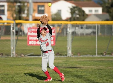 Kayana Diaz, a freshman from Carpinteria High, makes a catch in left field to end the sixth inning. (Photo by Ken Sciallo/Sevilla Photography)