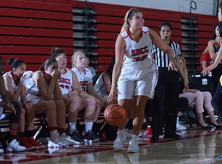 Aaliyah Pauling, a 5-10 freshman guard from Spokane, Wash., scored 12 of her 14 points in the first half. (Photo by Ken Sciallo / Sevilla Photography)