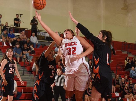 Aaliyah Pauling collected 21 points and 10 rebounds for her fifth double-double of the season. (Photo by Ken Sciallo / Sevilla Photography)
