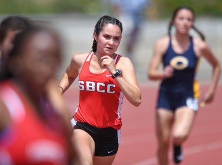 Shoelle Bruhin got off to a fast start in the 400 and led all the way, winning by 2.20 seconds. (Photo by Ken Sciallo/Sevilla Photography)
