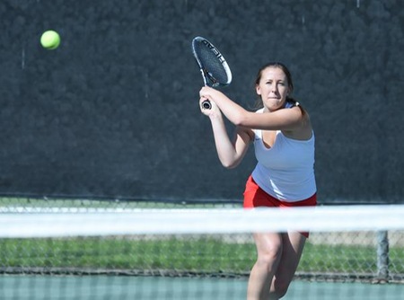 Tyler Bunderson won her 2nd-round match in three sets to reach the Round of 32 in the State Championships. (Photo by Ken Sciallo / Sevilla Photography)